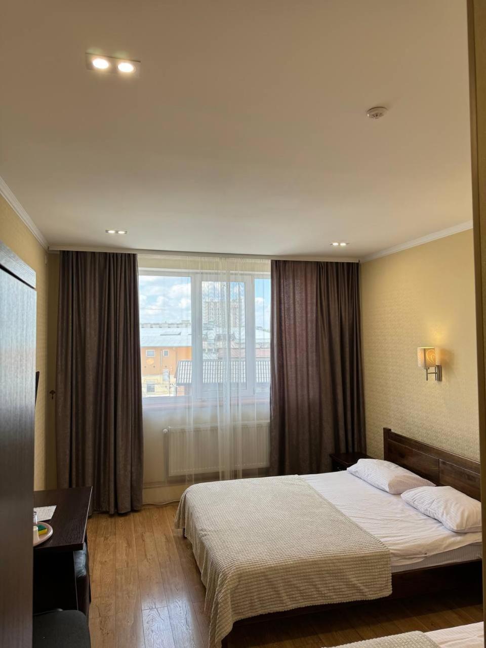 Passage Hotel Τερνόπιλ Εξωτερικό φωτογραφία